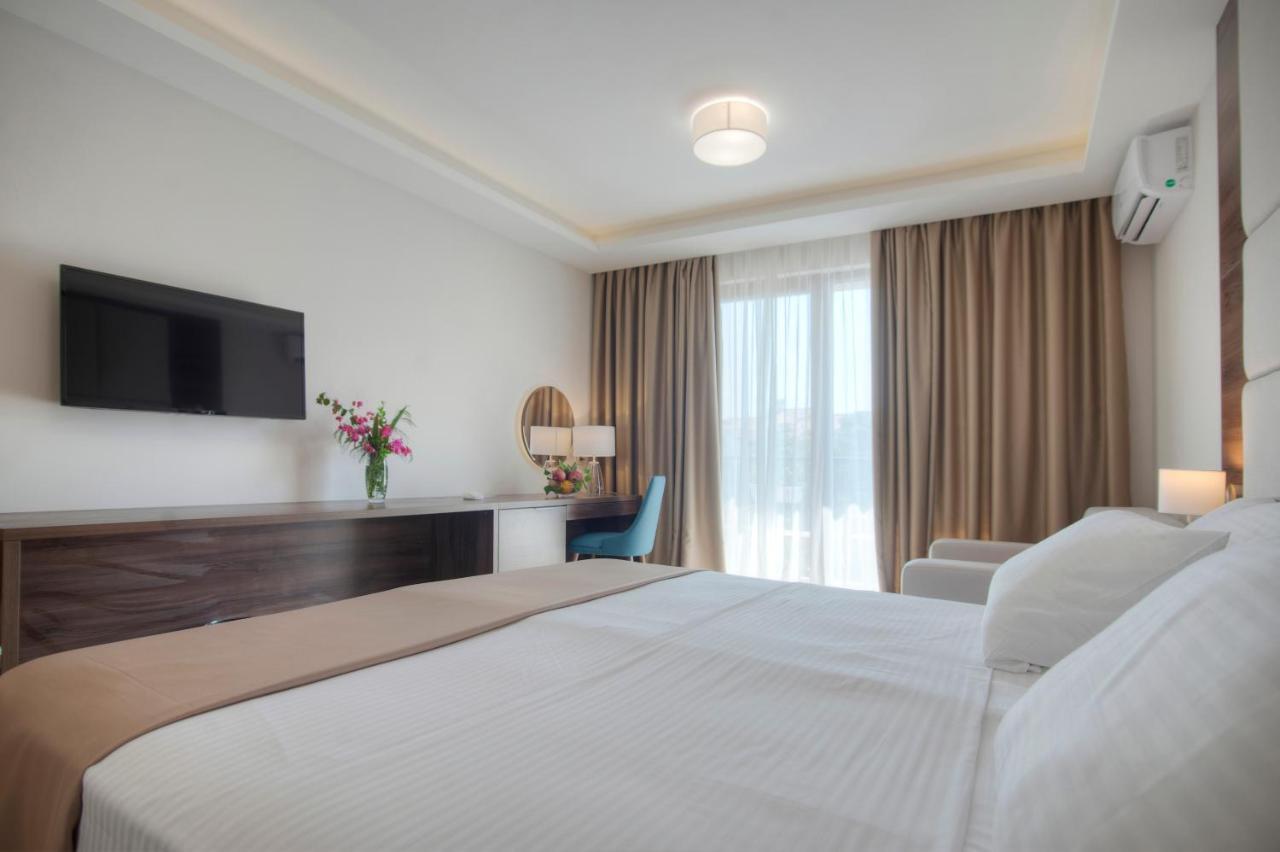 Hotel Twelve By Aycon บุดวา ภายนอก รูปภาพ
