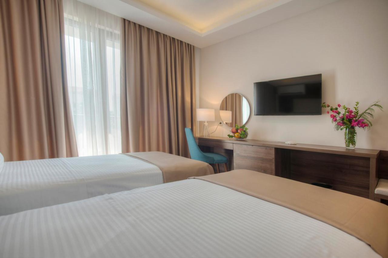 Hotel Twelve By Aycon บุดวา ภายนอก รูปภาพ