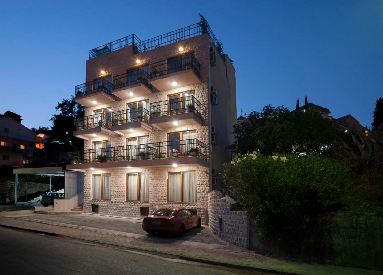 Hotel Twelve By Aycon บุดวา ภายนอก รูปภาพ