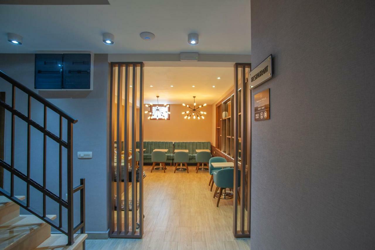 Hotel Twelve By Aycon บุดวา ภายนอก รูปภาพ